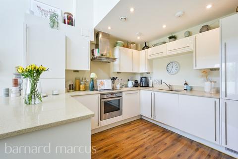 1 bedroom penthouse for sale, Canalside, Redhill