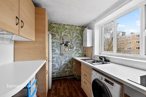 2 bedroom flat for sale, Hayward Gardens, London