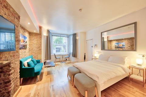 Studio to rent, Longridge Road, London, SW5