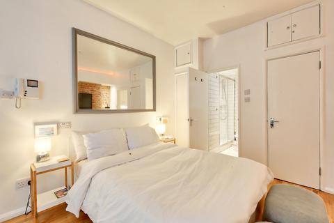 Studio to rent, Longridge Road, London, SW5