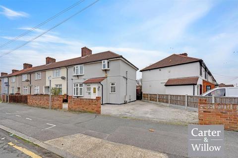 3 bedroom end of terrace house for sale, Fanshawe Crescent, Essex