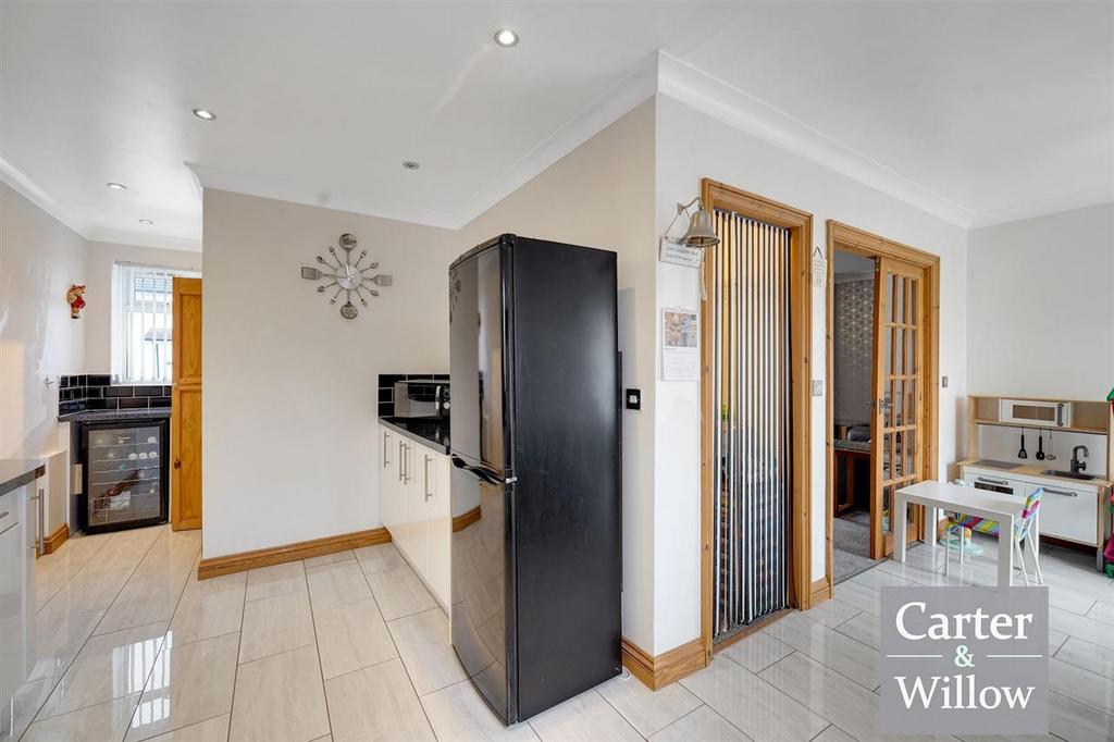 Kitchen / dining