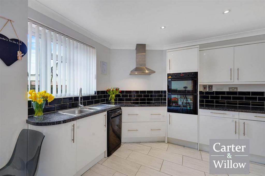 Kitchen / dining