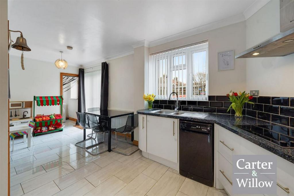 Kitchen / dining