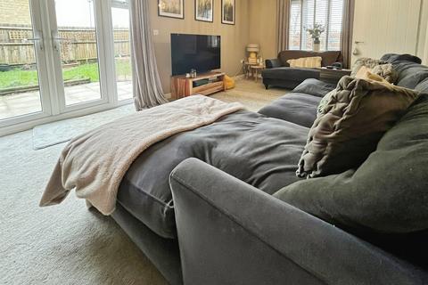 3 bedroom detached house for sale, Magdalene Close, South Marston, Swindon