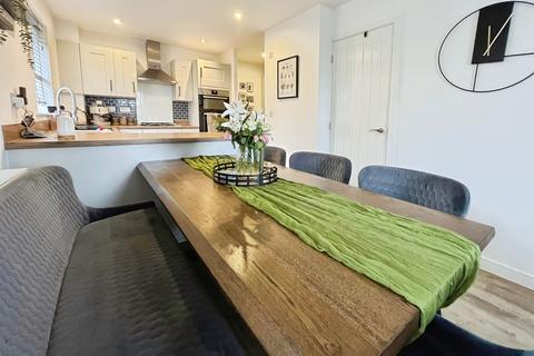 3 bedroom detached house for sale, Magdalene Close, South Marston, Swindon