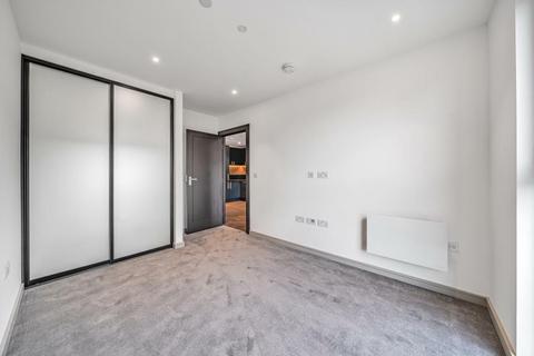 1 bedroom flat for sale, London TW18