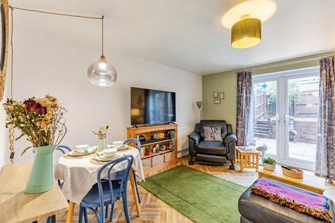 3 bedroom townhouse for sale, Walkers Way, Roade, Northampton
