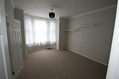2 bedroom flat to rent, Tonbridge Road, Maidstone ME16