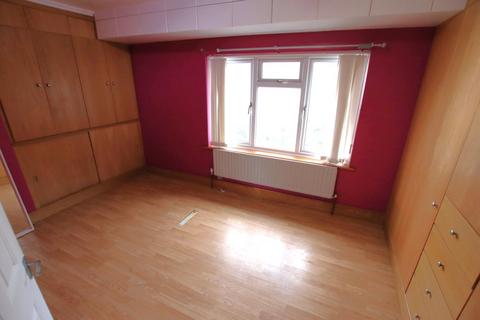 3 bedroom end of terrace house to rent, Rugby Road, Dagenham, RM9