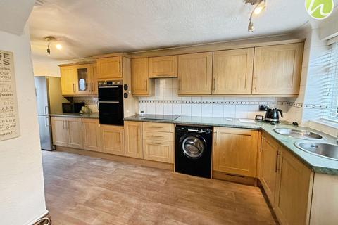 3 bedroom terraced house for sale, Upton Close, Stanford-Le-Hope, SS17