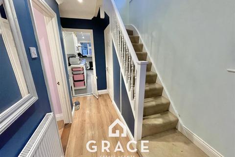 3 bedroom semi-detached house for sale, Fircroft Road, Ipswich
