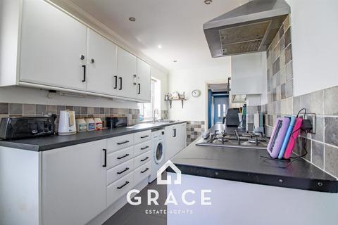 3 bedroom semi-detached house for sale, Fircroft Road, Ipswich