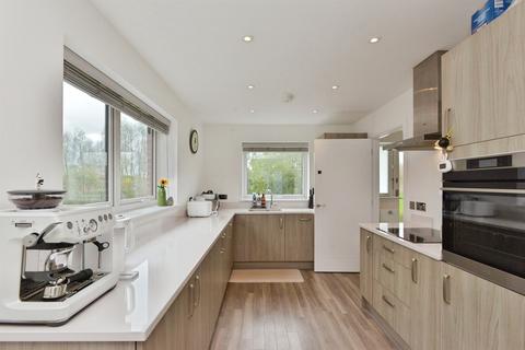 3 bedroom detached house for sale, Orwell Avenue, Tattenhoe Park, Milton Keynes