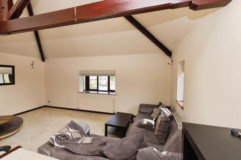 2 bedroom flat for sale, Kirklands Court, Ridgewood Close, Shipley BD17