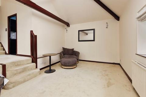 2 bedroom flat for sale, Kirklands Court, Ridgewood Close, Shipley BD17