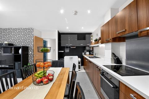 2 bedroom flat for sale, Holford Way, London