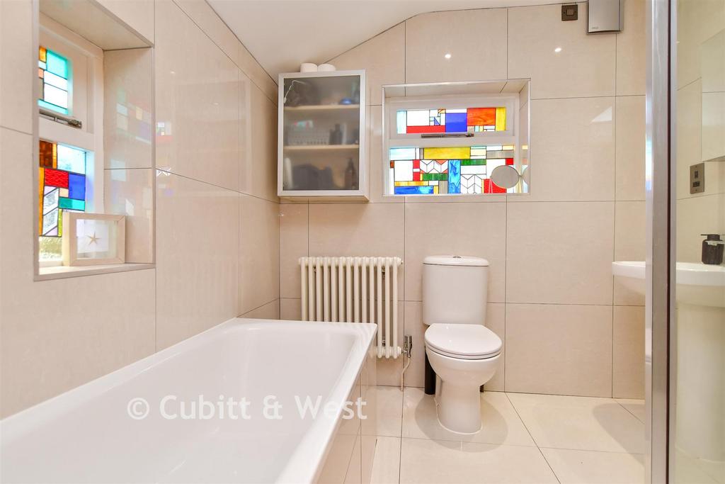En-Suite Bathroom