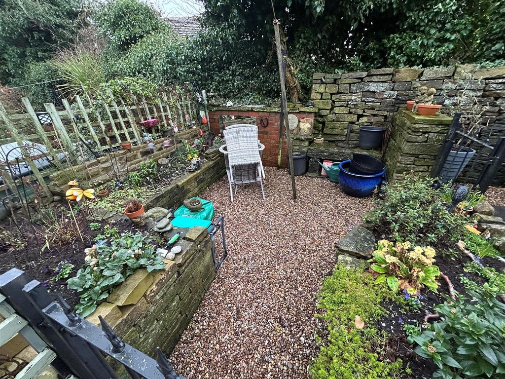 Garden & Parking