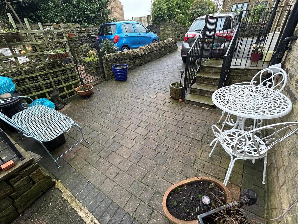 Garden & Parking
