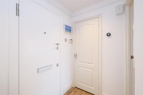 5 bedroom flat for sale, Woodford Road, London