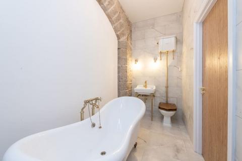 4 bedroom flat to rent, 1096LT Merchant Street, Edinburgh, EH1 2QD