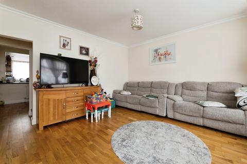 3 bedroom terraced house for sale, Kendal Avenue, Barking