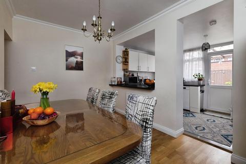 3 bedroom terraced house for sale, Kendal Avenue, Barking