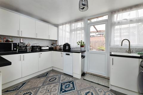 3 bedroom terraced house for sale, Kendal Avenue, Barking