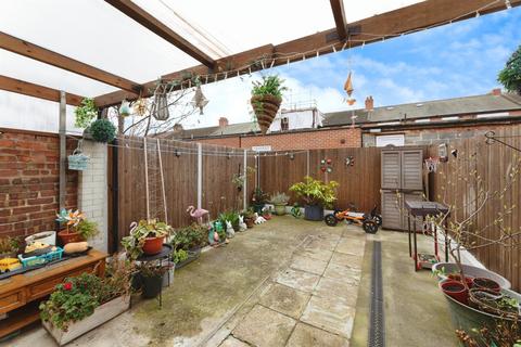 3 bedroom terraced house for sale, Kendal Avenue, Barking