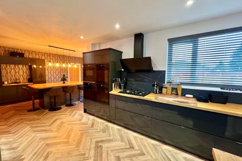 4 bedroom detached house for sale, Lincoln Way, SPALDING