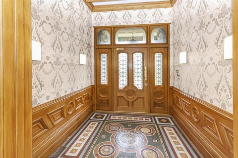 2 bedroom apartment for sale, Clevelands Drive, Bolton