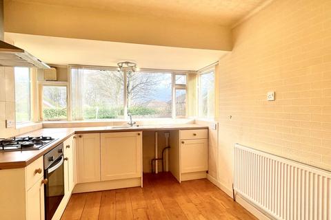 2 bedroom semi-detached bungalow for sale, Chiltern Avenue, Huddersfield, HD3