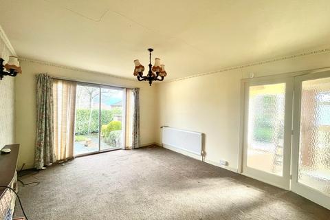 2 bedroom semi-detached bungalow for sale, Chiltern Avenue, Huddersfield, HD3