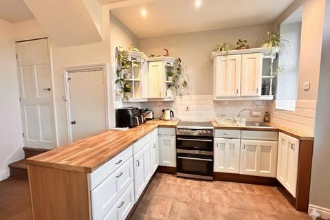 2 bedroom terraced house for sale, East Street, Triangle HX6