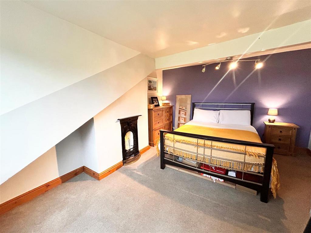 Main bed.jpg