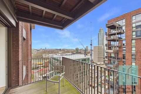 2 bedroom apartment to rent, Viaduct Gardens, London SW11