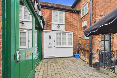 2 bedroom terraced house to rent, Cathedral Courtyard