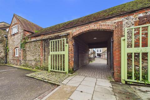2 bedroom terraced house to rent, Cathedral Courtyard