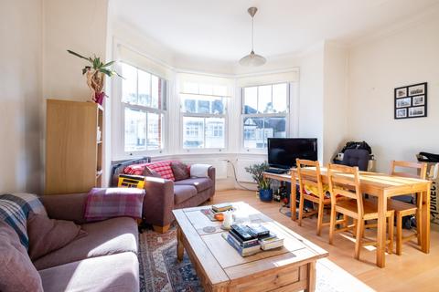 2 bedroom flat to rent, Kirkstall Road London SW2