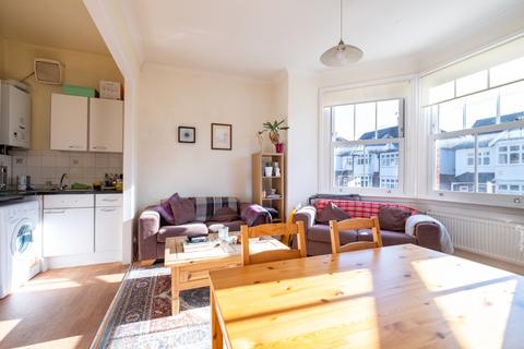 2 bedroom flat to rent, Kirkstall Road London SW2