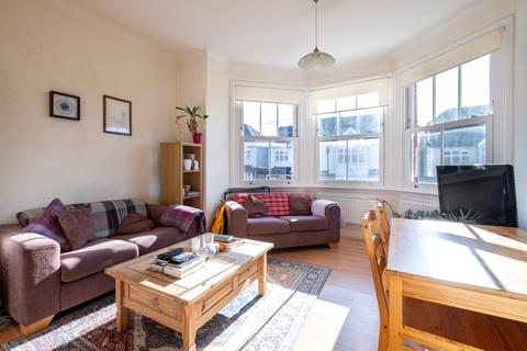2 bedroom flat to rent, Kirkstall Road London SW2