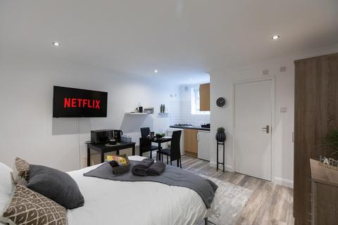 Studio to rent, South Hill Avenue, Harrow HA2