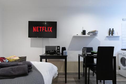 Studio to rent, South Hill Avenue, Harrow HA2