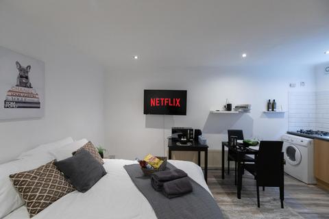 Studio to rent, South Hill Avenue, Harrow HA2