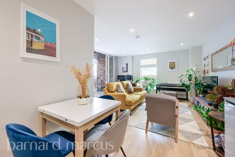 1 bedroom flat for sale, Greyhound Parade, London