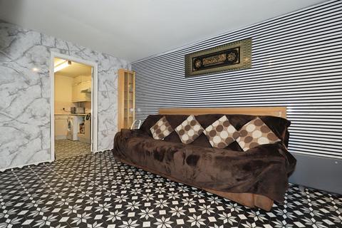 2 bedroom end of terrace house for sale, Barn Farm Close, Bilston
