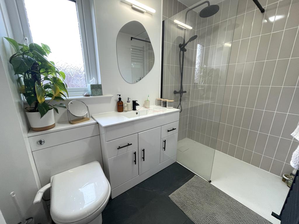 Shower room.JPG