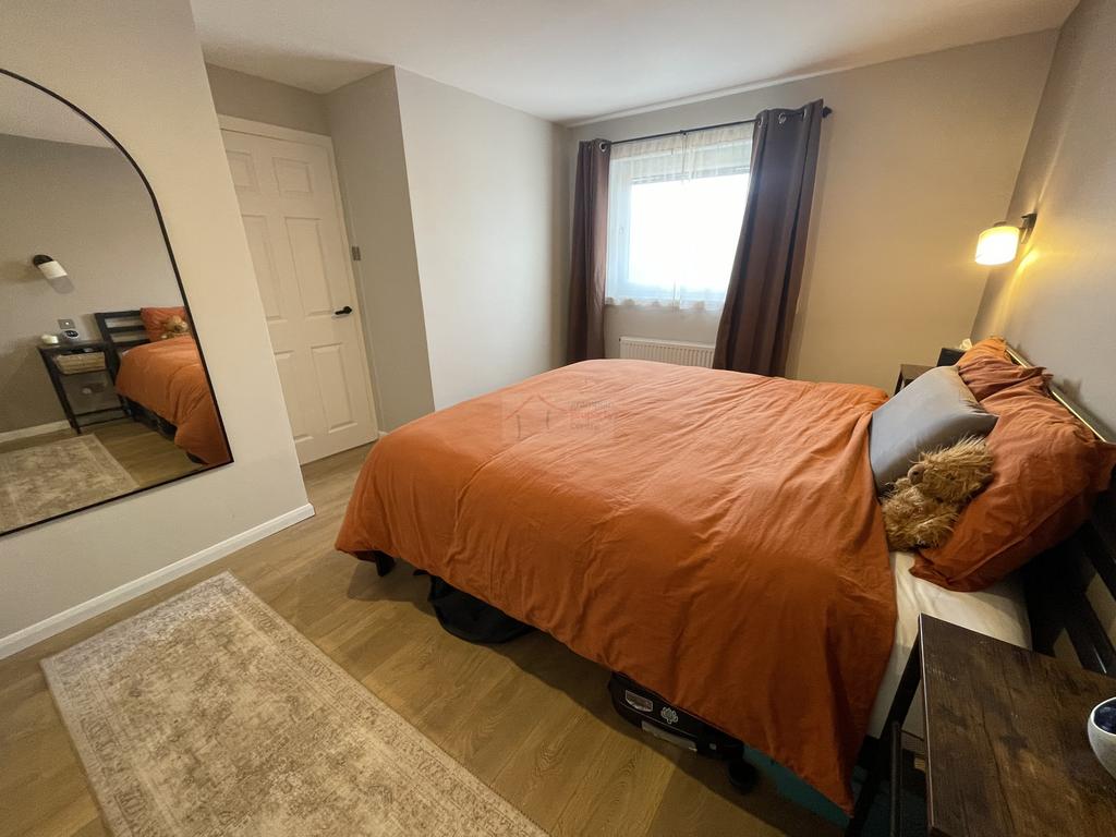 Bedroom 1bb.JPG