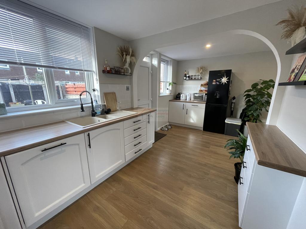 Kitchen c.JPG